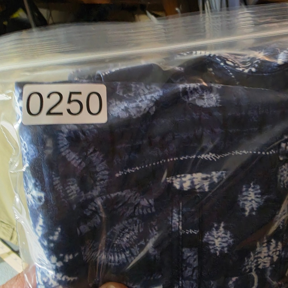 Tommy Bahama Mens Blue Batik Patchwork Pineapple Shorts Size 38 Cotton Tencel - Picture 10 of 10